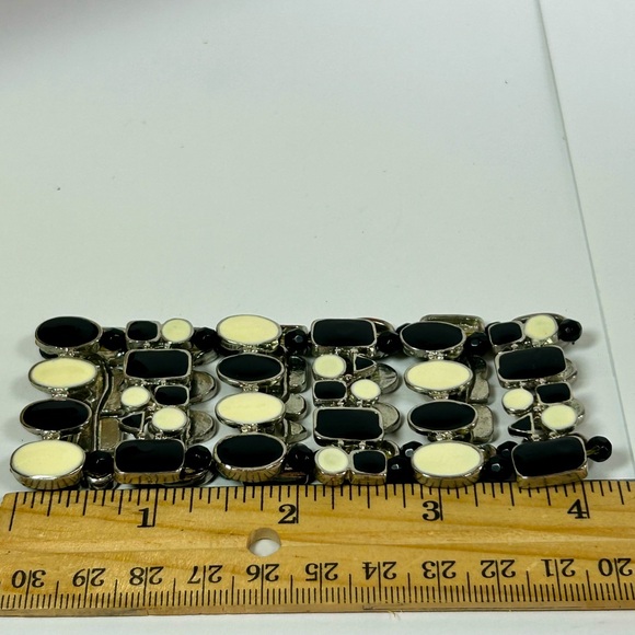 Vintage Black and White Silver Tone Stretch Bracelet - Picture 3 of 3
